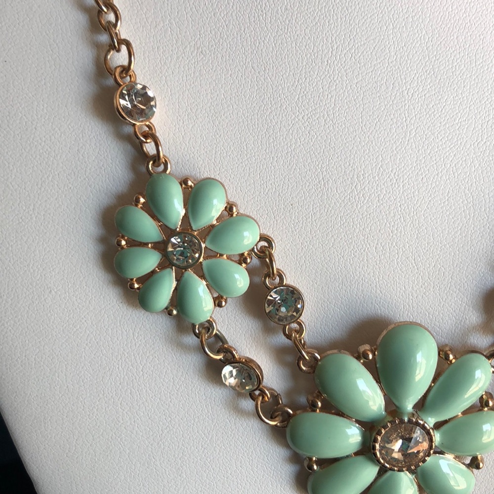Sea Green Flower Rhinestone Necklace - Picture 2 of 4
